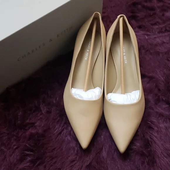 Brand new never worn Charles & Keith size 38 in Beige - Picture 5 of 6